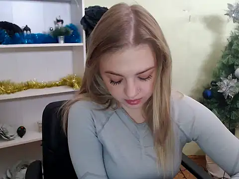 CrazyGloria online show from December 25, 2024, 5:48 am