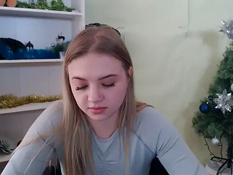 CrazyGloria online show from January 3, 2025, 9:47 am