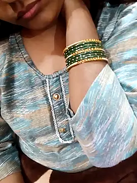 Snapshot of Diya_143 chatting on November 24, 2025, 7:58 pm Diya 143 online show from November 24, 2025, 7:58 pm