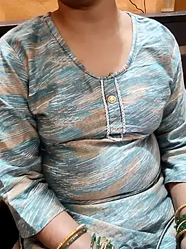 Snapshot of Diya_143 chatting on November 21, 2025, 5:45 pm Diya 143 online show from November 21, 2025, 5:45 pm