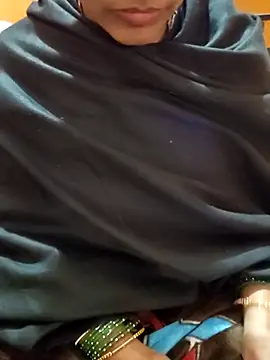 Snapshot of Diya_143 chatting on December 15, 2025, 6:52 am Diya 143 online show from December 15, 2025, 6:52 am