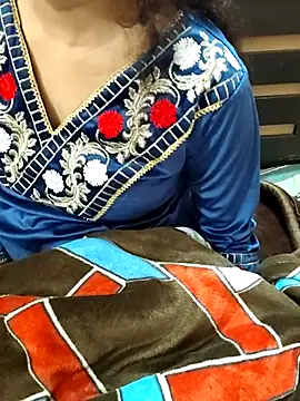 Snapshot of Diya_143 chatting on December 20, 2025, 8:17 am Diya 143 online show from December 20, 2025, 8:17 am