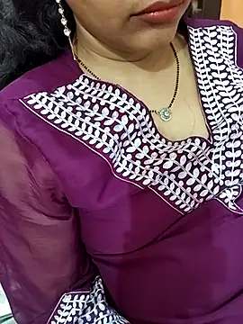 Snapshot of Diya_143 chatting on May 3, 2026, 6:33 pm Diya 143 online show from May 3, 2026, 6:33 pm