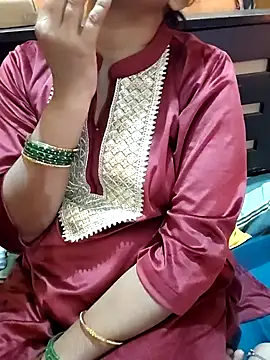 Snapshot of Diya_143 chatting on December 13, 2025, 8:04 pm Diya 143 online show from December 13, 2025, 8:04 pm