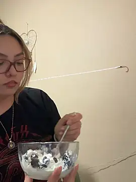 nativepumpkin95 online show from February 25, 2025, 11:04 pm