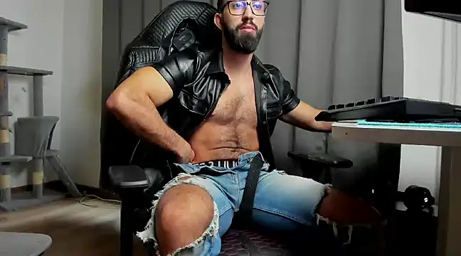 Snapshot of liamaesthetic chatting on February 28, 2025, 10:09 am liamaesthetic online show from February 28, 2025, 10:09 am