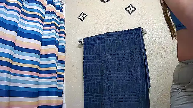 bootiebby online show from April 6, 2026, 7:15 pm