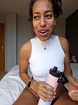 Snapshot of Goldenlace chatting on February 11, 2026, 1:11 pm Goldenlace online show from February 11, 2026, 1:11 pm