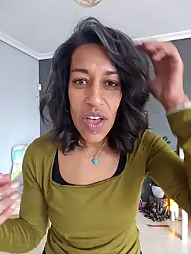 Snapshot of Goldenlace chatting on January 14, 2026, 12:09 pm Goldenlace online show from January 14, 2026, 12:09 pm