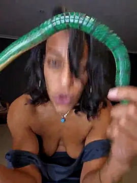 Snapshot of Goldenlace chatting on December 13, 2025, 8:04 pm Goldenlace online show from December 13, 2025, 8:04 pm