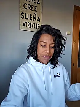 Snapshot of Goldenlace chatting on November 26, 2025, 10:04 am Goldenlace online show from November 26, 2025, 10:04 am