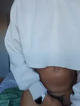 Snapshot of Goldenlace chatting on November 27, 2025, 10:48 am Goldenlace online show from November 27, 2025, 10:48 am