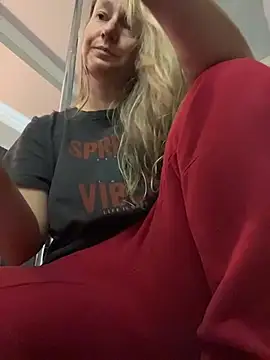 Vivian MayXxX online show from April 4, 2026, 4:35 pm