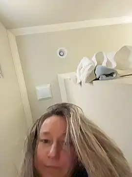 Vivian MayXxX online show from November 23, 2025, 7:57 pm