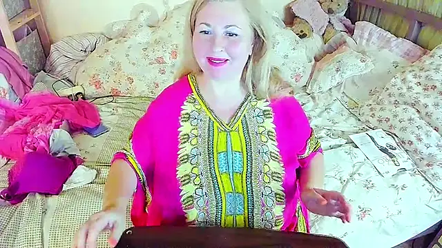 Snapshot of BustyDonnaSexyy chatting on October 14, 2025, 7:47 pm BustyDonnaSexyy online show from October 14, 2025, 7:47 pm