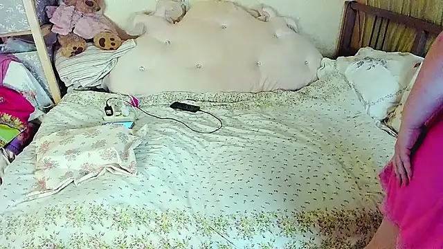 Snapshot of BustyDonnaSexyy chatting on October 17, 2025, 6:53 pm BustyDonnaSexyy online show from October 17, 2025, 6:53 pm