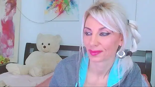 HoneyLara online show from March 3, 2026, 8:16 pm