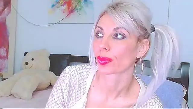 HoneyLara online show from December 23, 2025, 6:45 am