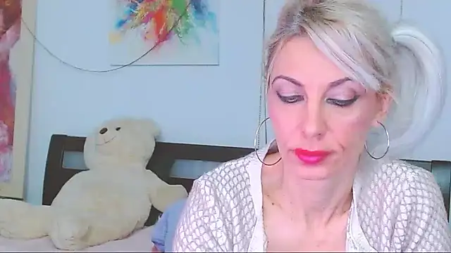 HoneyLara online show from January 10, 2026, 11:44 pm