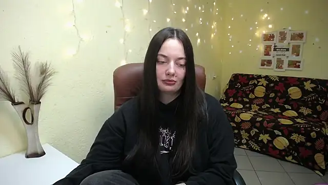 MilanaPrice online show from November 11, 2025, 6:36 pm