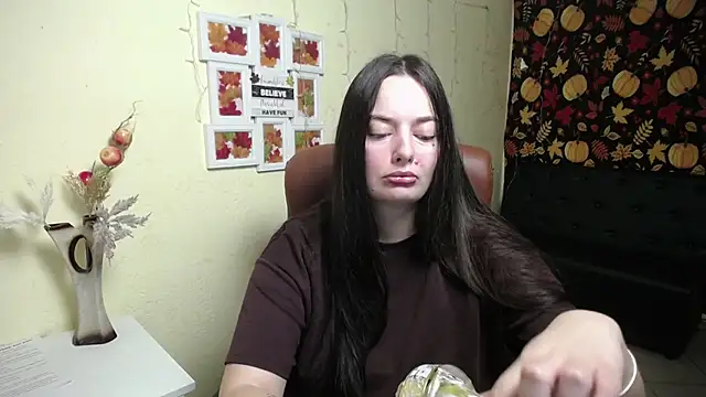 MilanaPrice online show from November 22, 2025, 6:23 am