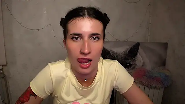 Snapshot of MaryEm976 chatting on May 20, 2026, 10:23 am MaryEm976 online show from May 20, 2026, 10:23 am
