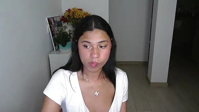 Snapshot of dark_enchantress_ chatting on January 17, 2025, 3:34 am dark enchantress online show from January 17, 2025, 3:34 am