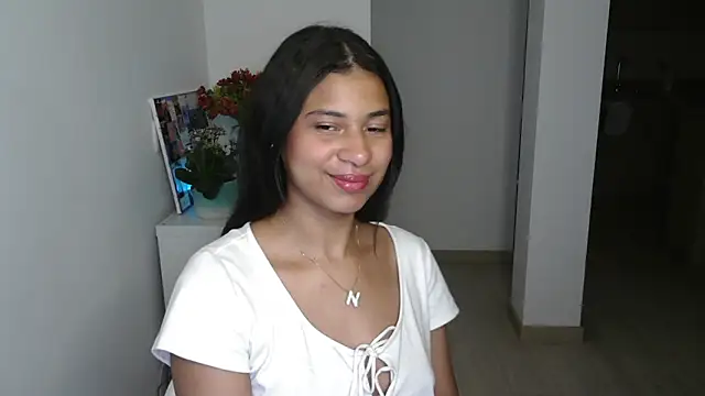 Snapshot of dark_enchantress_ chatting on January 14, 2025, 12:11 am dark enchantress online show from January 14, 2025, 12:11 am