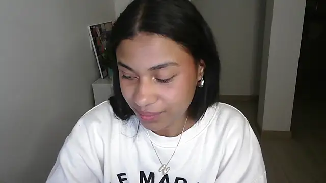 Snapshot of dark_enchantress_ chatting on January 16, 2025, 5:21 am dark enchantress online show from January 16, 2025, 5:21 am