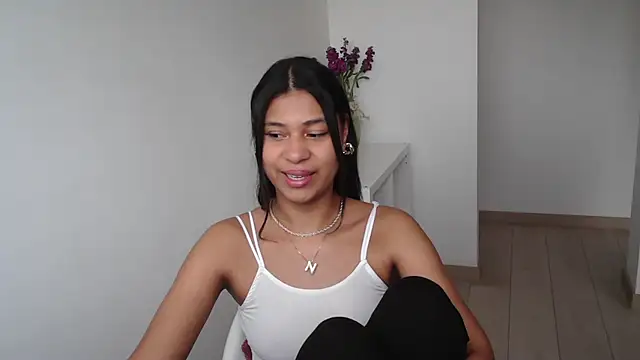 Snapshot of dark_enchantress_ chatting on February 14, 2025, 9:32 pm dark enchantress online show from February 14, 2025, 9:32 pm