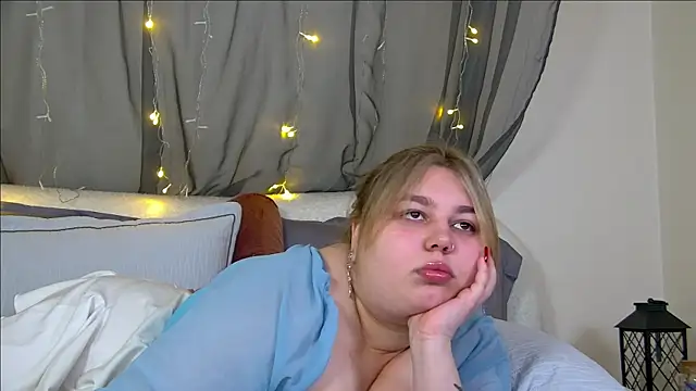 LillianKim online show from November 3, 2025, 6:29 am