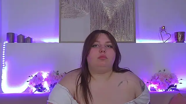 LillianKim online show from February 18, 2025, 4:04 am