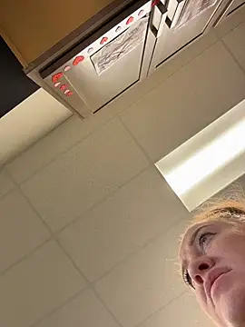 cinnatitties online show from November 4, 2025, 4:00 pm