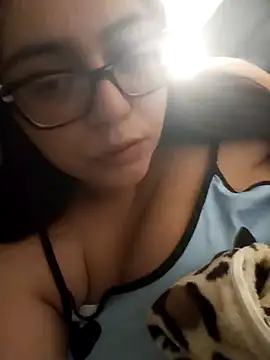 Snapshot of AriaRussell chatting on October 31, 2025, 1:57 am AriaRussell online show from October 31, 2025, 1:57 am