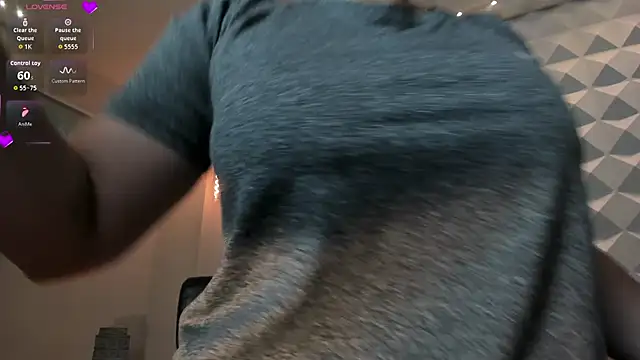 Snapshot of MartinnaBonnet chatting on November 16, 2025, 10:20 am MartinnaBonnet online show from November 16, 2025, 10:20 am