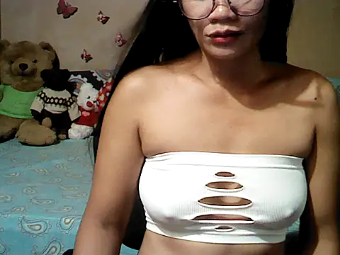 Mia Rein online show from April 17, 2026, 1:47 pm