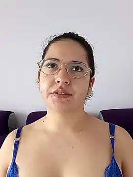 MiaLaurenzz online show from October 4, 2025, 5:58 pm
