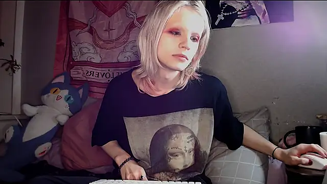 Snapshot of Alien_Bella chatting on February 22, 2026, 12:35 am Alien Bella online show from February 22, 2026, 12:35 am