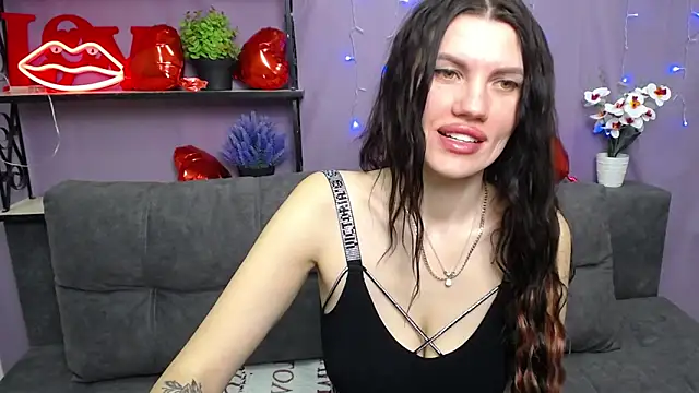 Snapshot of MilaLoona chatting on March 9, 2025, 7:23 am MilaLoona online show from March 9, 2025, 7:23 am