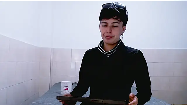 Cocain Atenea online show from May 14, 2026, 3:42 pm