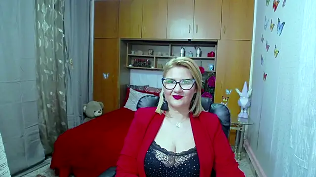 Snapshot of LucilleFenlys chatting on February 12, 2025, 9:43 pm LucilleFenlys online show from February 12, 2025, 9:43 pm