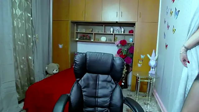 Snapshot of LucilleFenlys chatting on February 16, 2025, 1:14 am LucilleFenlys online show from February 16, 2025, 1:14 am