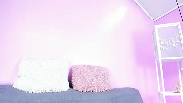 miss soffi  online show from October 8, 2025, 6:52 pm