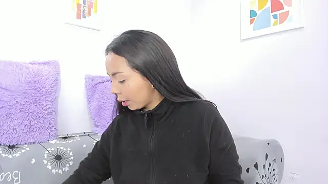 miss soffi  online show from October 16, 2025, 12:24 pm