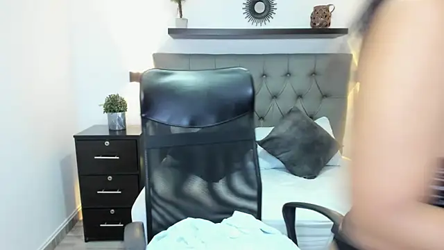 Snapshot of isabella_florez chatting on March 1, 2025, 6:00 pm isabella florez online show from March 1, 2025, 6:00 pm