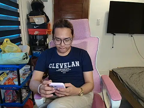 Snapshot of Your_PrettyGirlxxx chatting on March 1, 2026, 3:39 am Your PrettyGirlxxx online show from March 1, 2026, 3:39 am