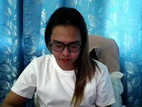 Snapshot of Your_PrettyGirlxxx chatting on November 6, 2025, 6:17 am Your PrettyGirlxxx online show from November 6, 2025, 6:17 am