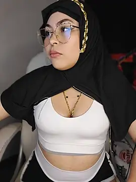 Hana    online show from March 23, 2026, 11:37 pm