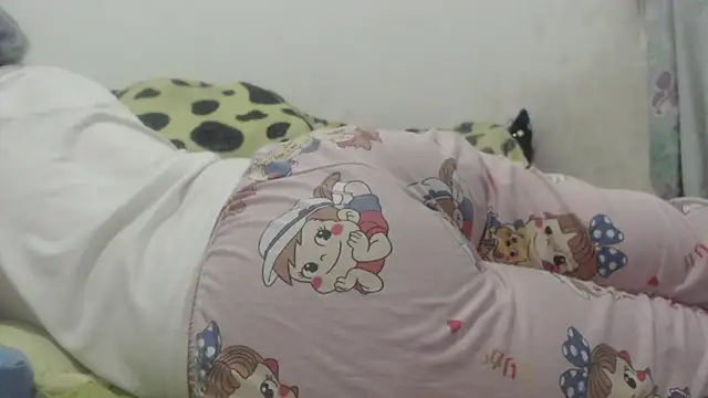 Kittywhiteass online show from February 18, 2025, 8:38 am