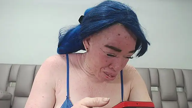 Kittywhiteass online show from February 4, 2026, 6:41 am